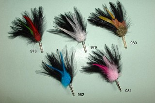 Federschmuck mit schwarzen Federn